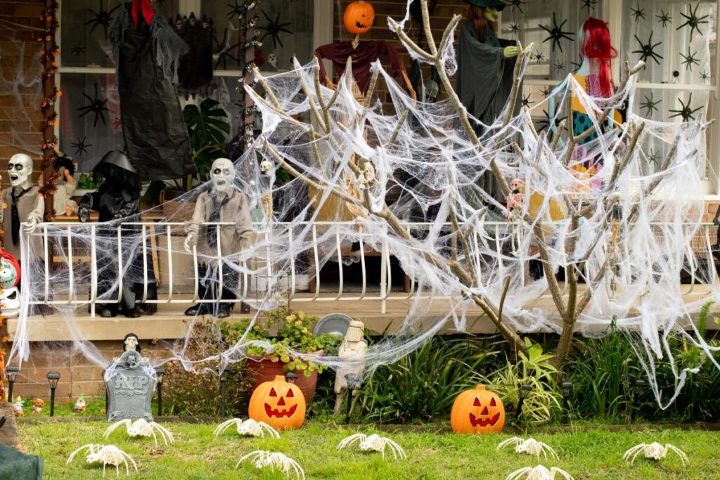 Halloween outdoor decorations this year