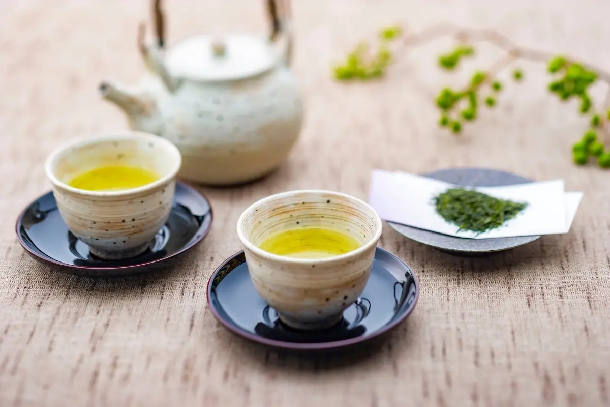 An elegant and minimalist white Japanese tea set, a perfect Wabi-sabi home gift, featuring a smooth ceramic teapot and matching cups on a table.