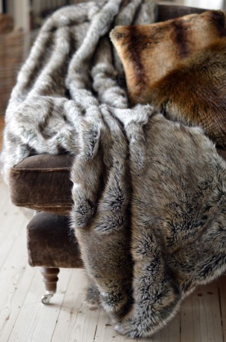 Blanket with Cozy Warm Velvet & Cooling Tencel Fabric
